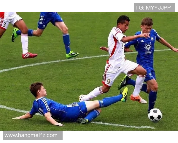 喜欢偷袭足球明星的男生背后的秘密与他们的青春故事